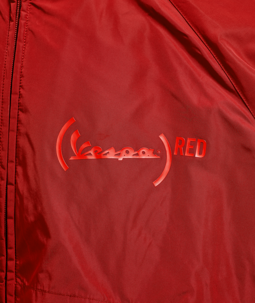 (VESPA)RED Raincoat Detail