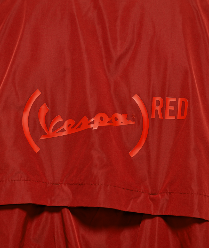 (VESPA)RED Raincoat Detail